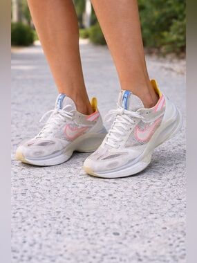 Nike ZoomX Vista Grind Sneakers Women’s Size 9.5 White Pink Running Shoes